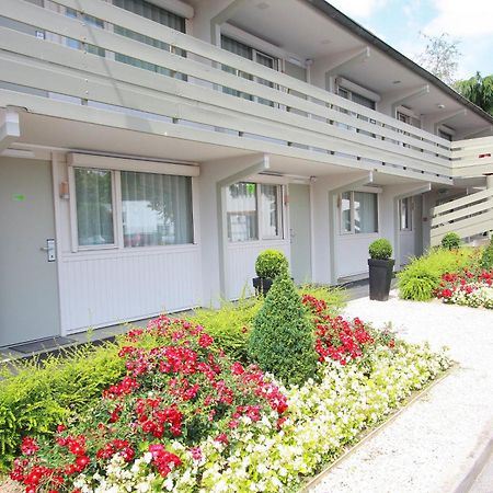 Campanile Montesson - Le Vesinet Hotel Exterior photo