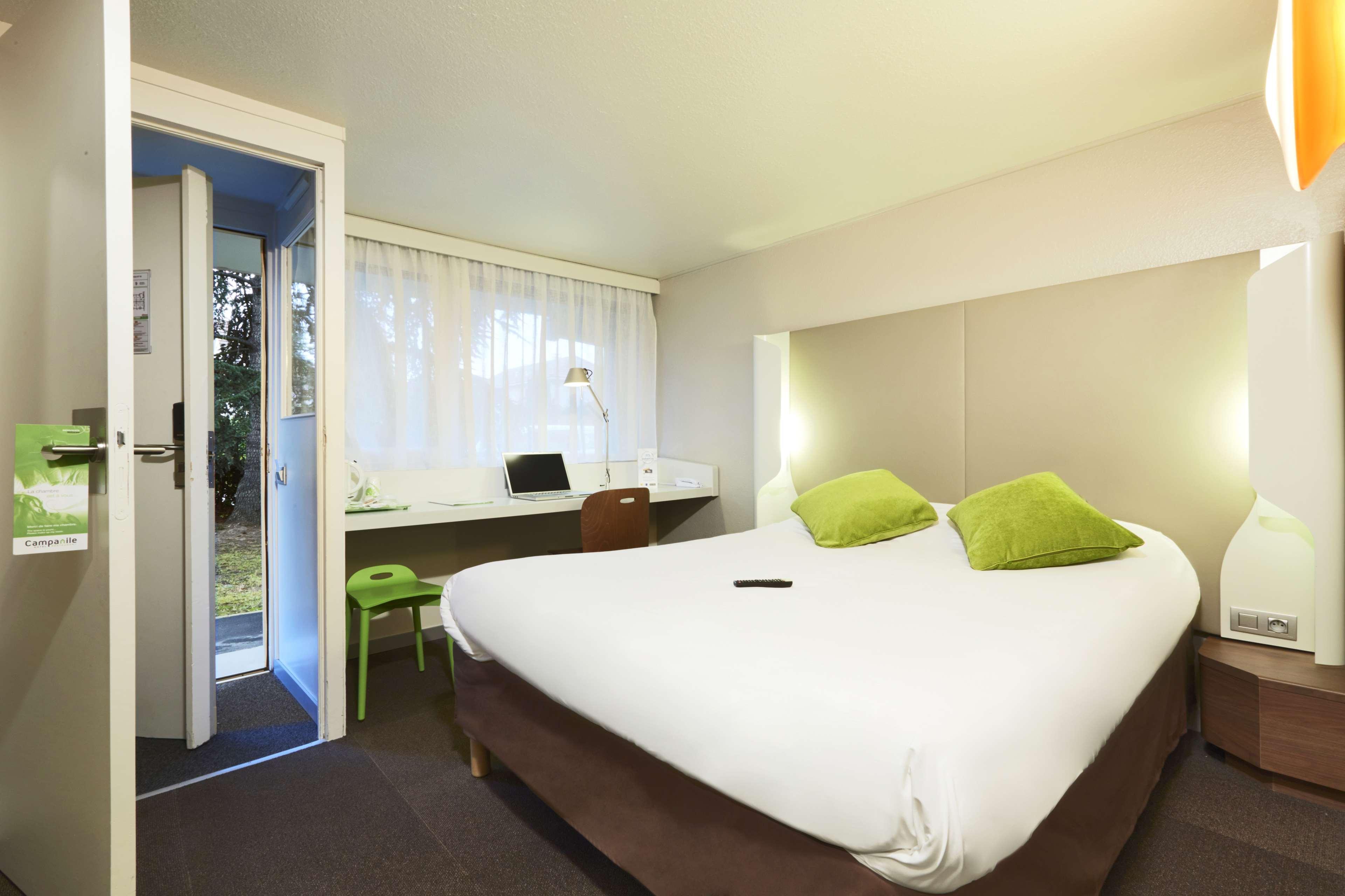 Campanile Montesson - Le Vesinet Hotel Exterior photo